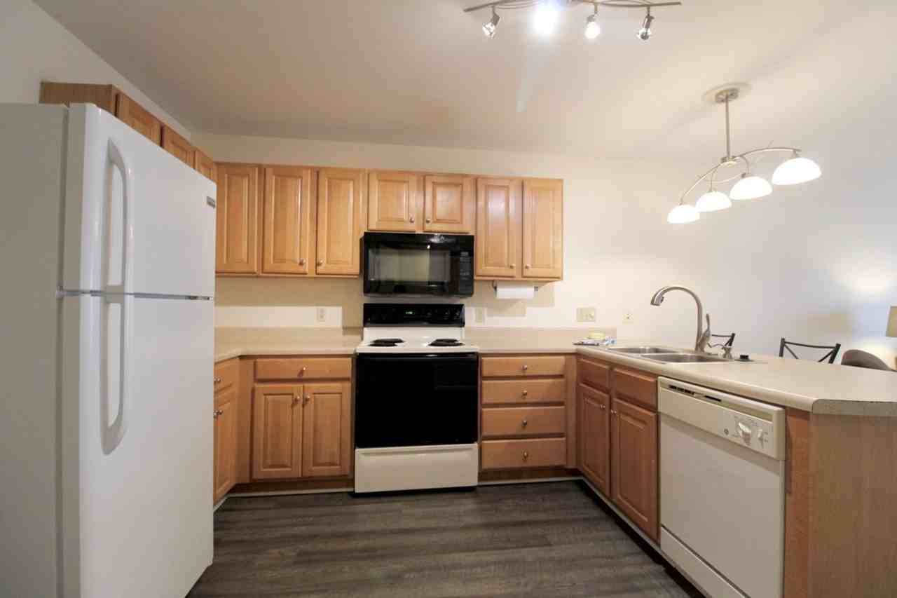 1366 Hunters Rd Apt G - Photo 5 of 22