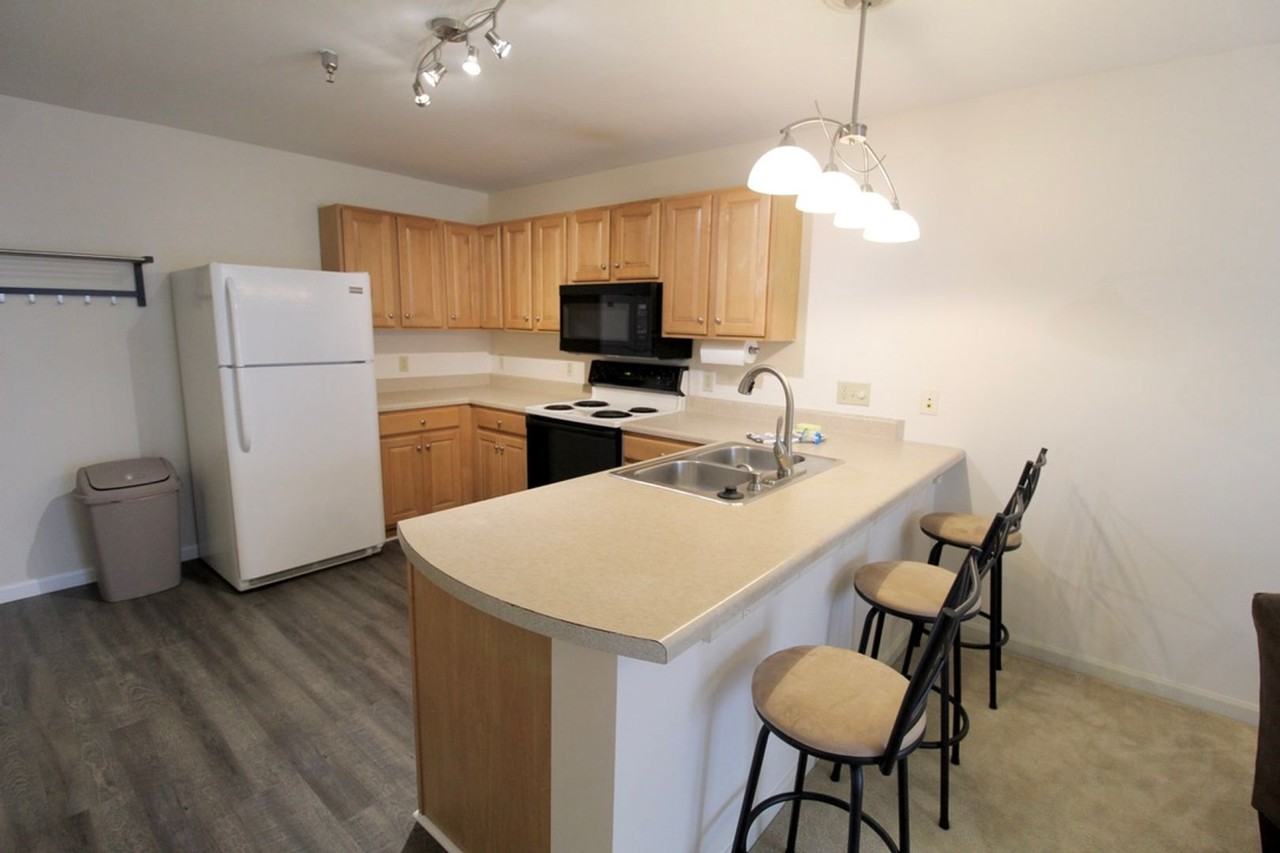 1366 Hunters Rd Apt G - Photo 6 of 22