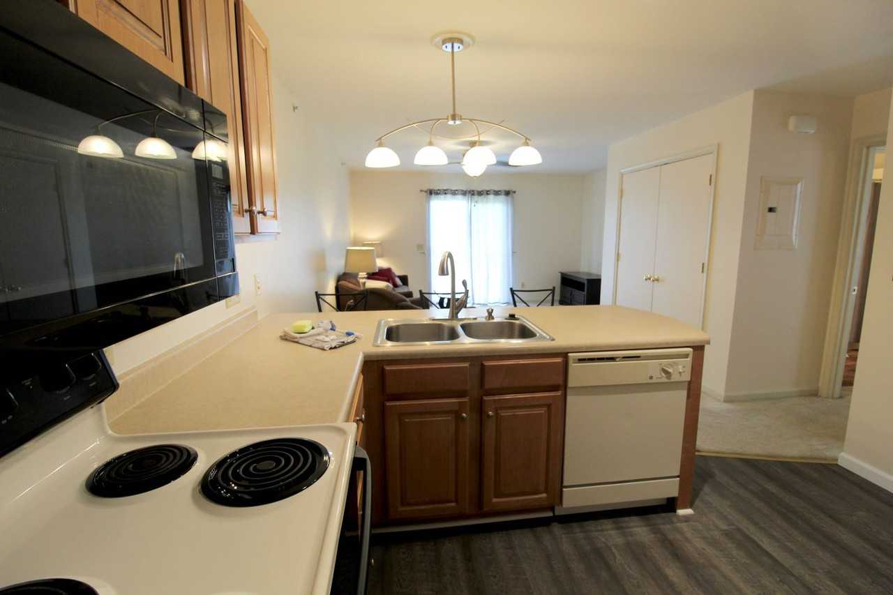 1366 Hunters Rd Apt G - Photo 7 of 22