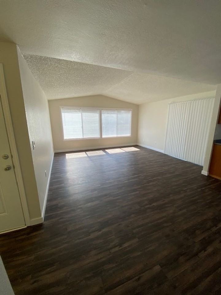 24407 Richards Road - Photo 2 of 6