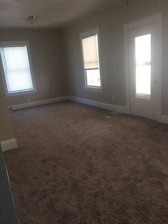 1310 26th St - Photo 3 of 8