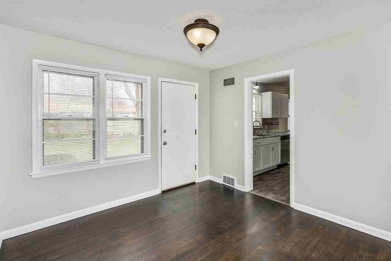 1125 N Edgemoor St - Photo 3 of 14