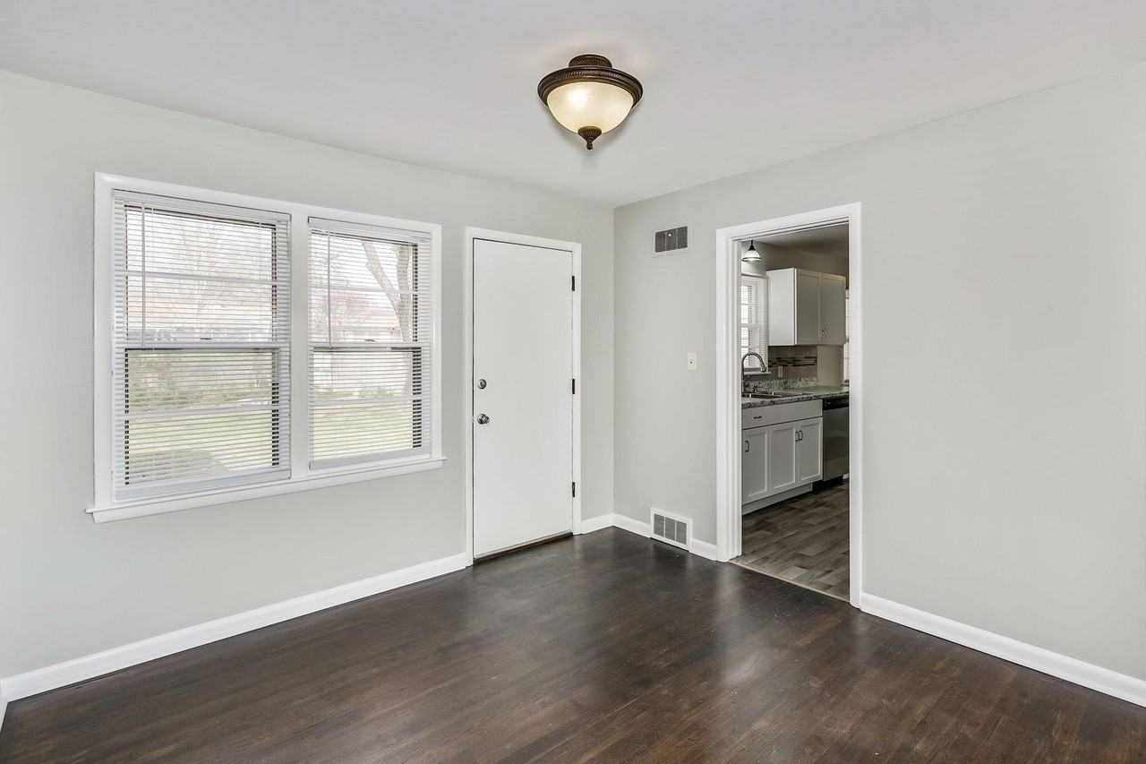 1125 N Edgemoor St - Photo 6 of 14