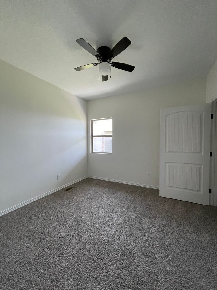 12610 E Willowgreen Cir - Photo 3 of 20