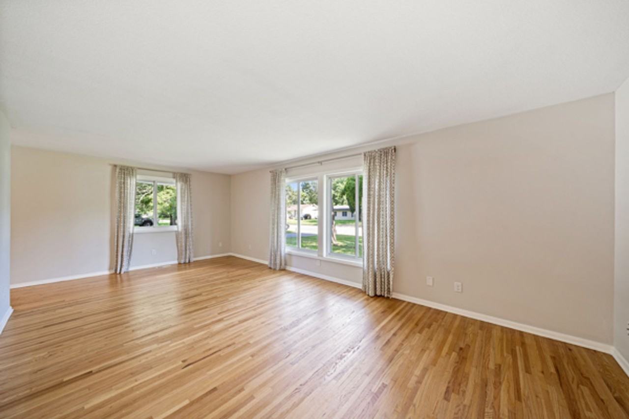 909 Girard St - Photo 2 of 15