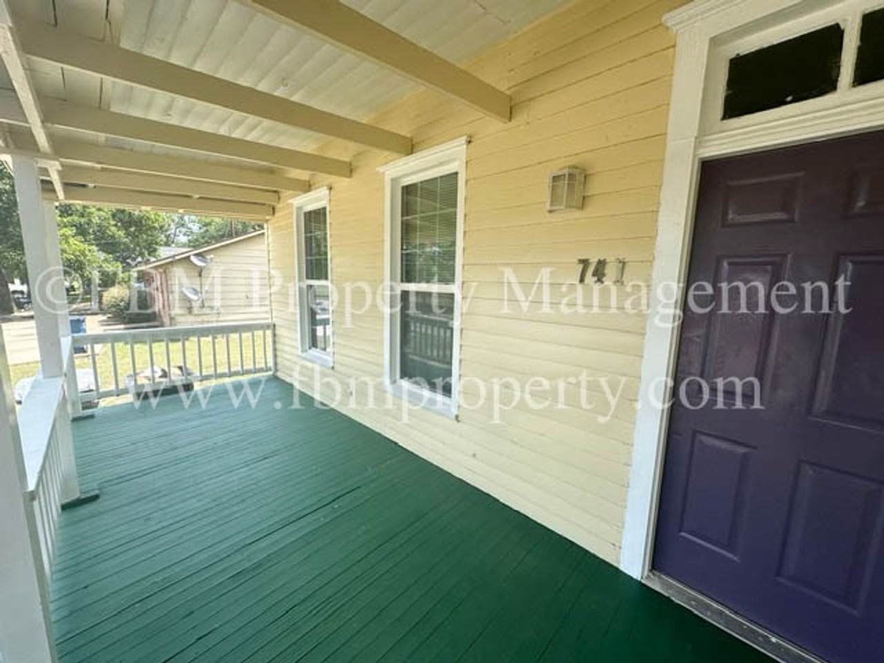 741 W Park Ave - Photo 2 of 16