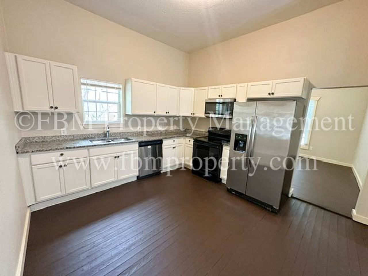 741 W Park Ave - Photo 5 of 16