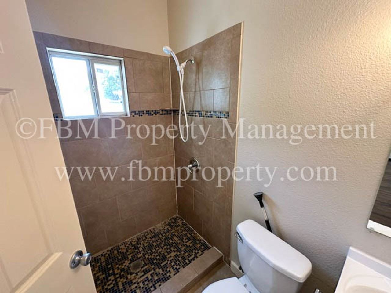 741 W Park Ave - Photo 6 of 16