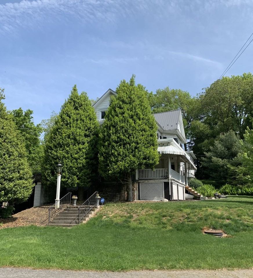 2027 Lincoln Way East - Photo 3 of 50