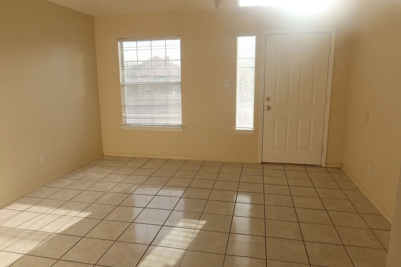 3704 Leticia St - Photo 3 of 20