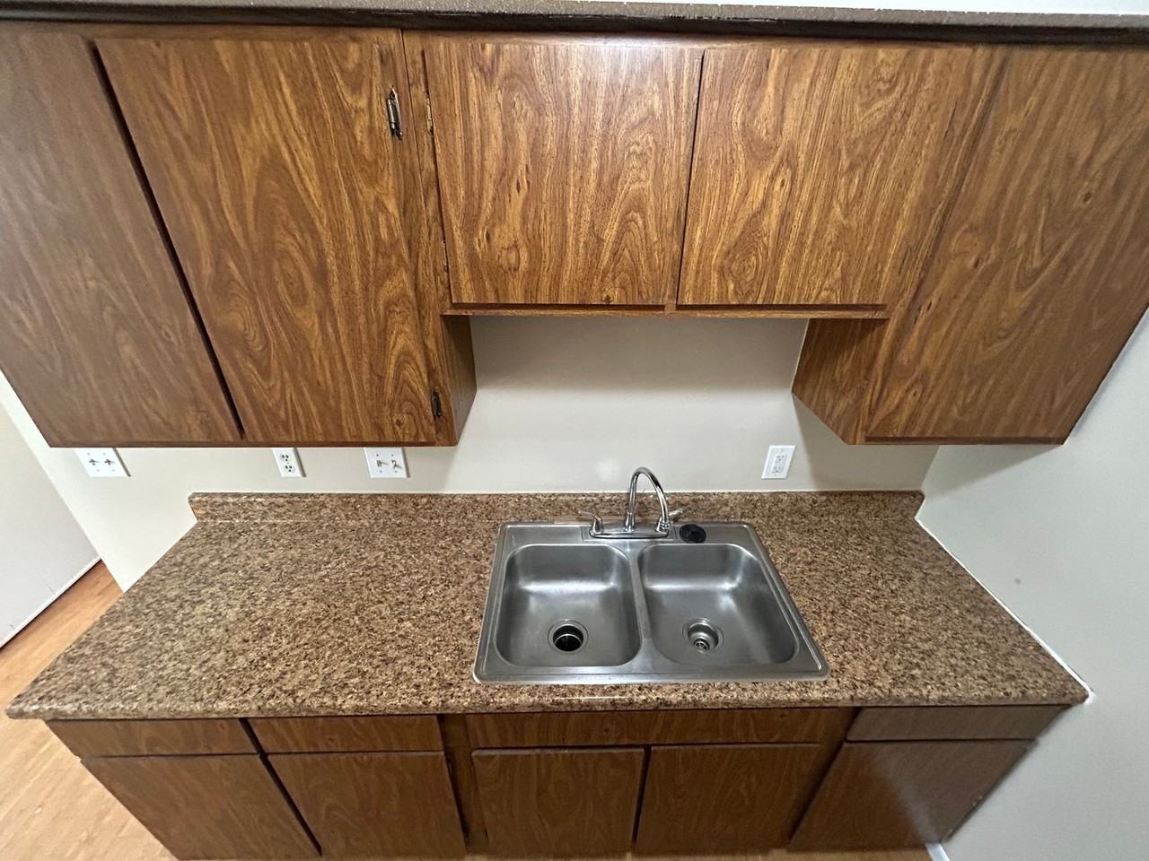 228 S Ivy Ln - Photo 3 of 12