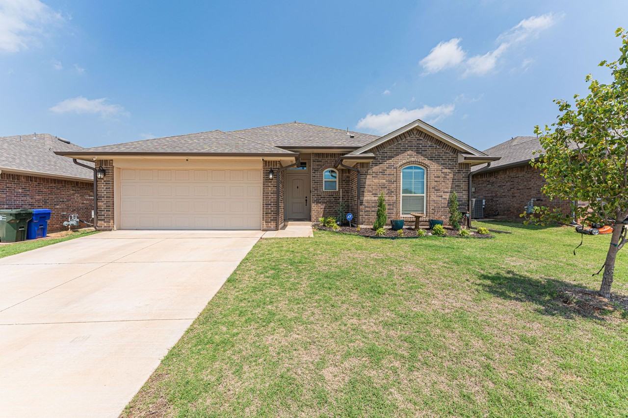 3911 Sledmere Ln - Photo 2 of 24