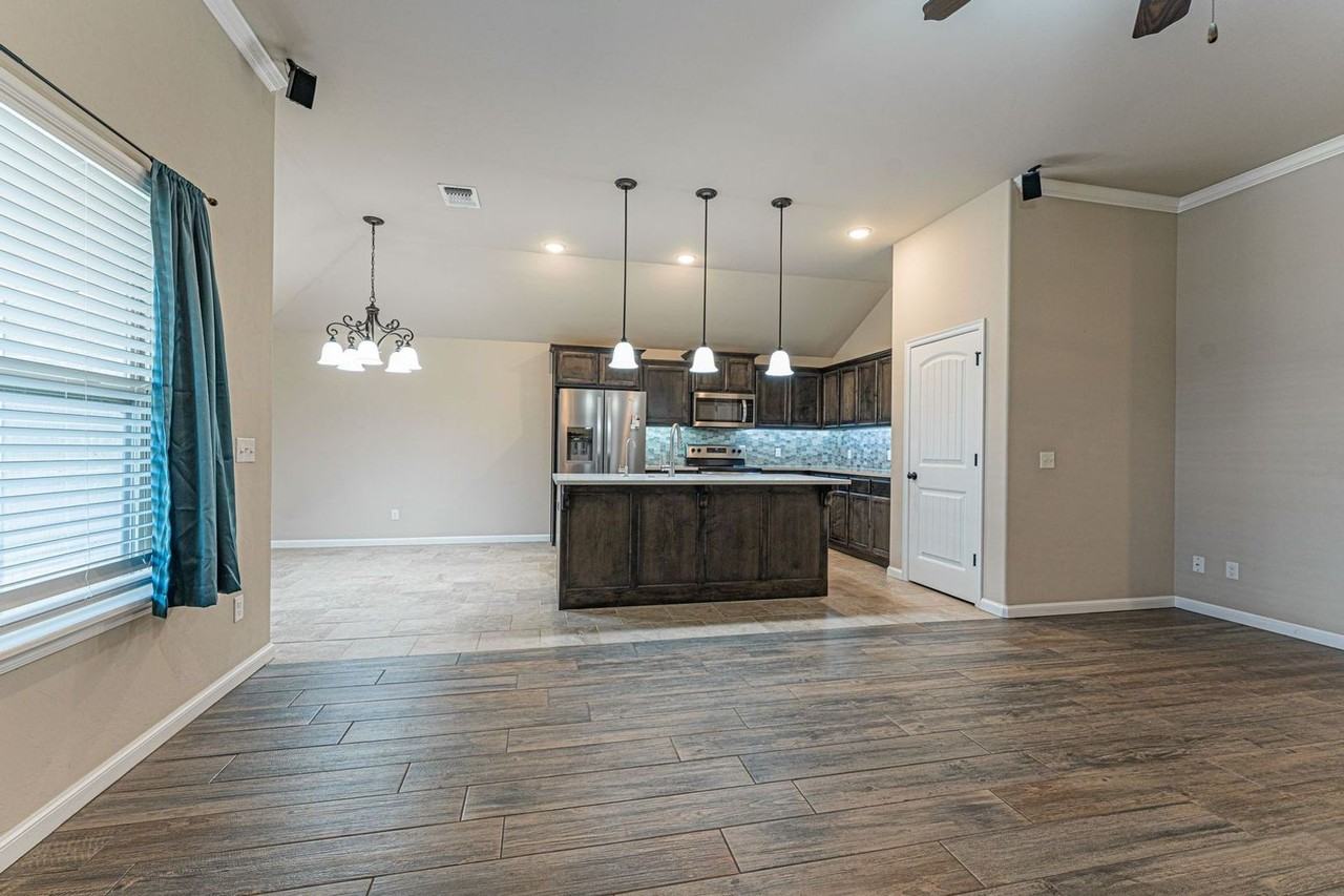 3911 Sledmere Ln - Photo 5 of 24