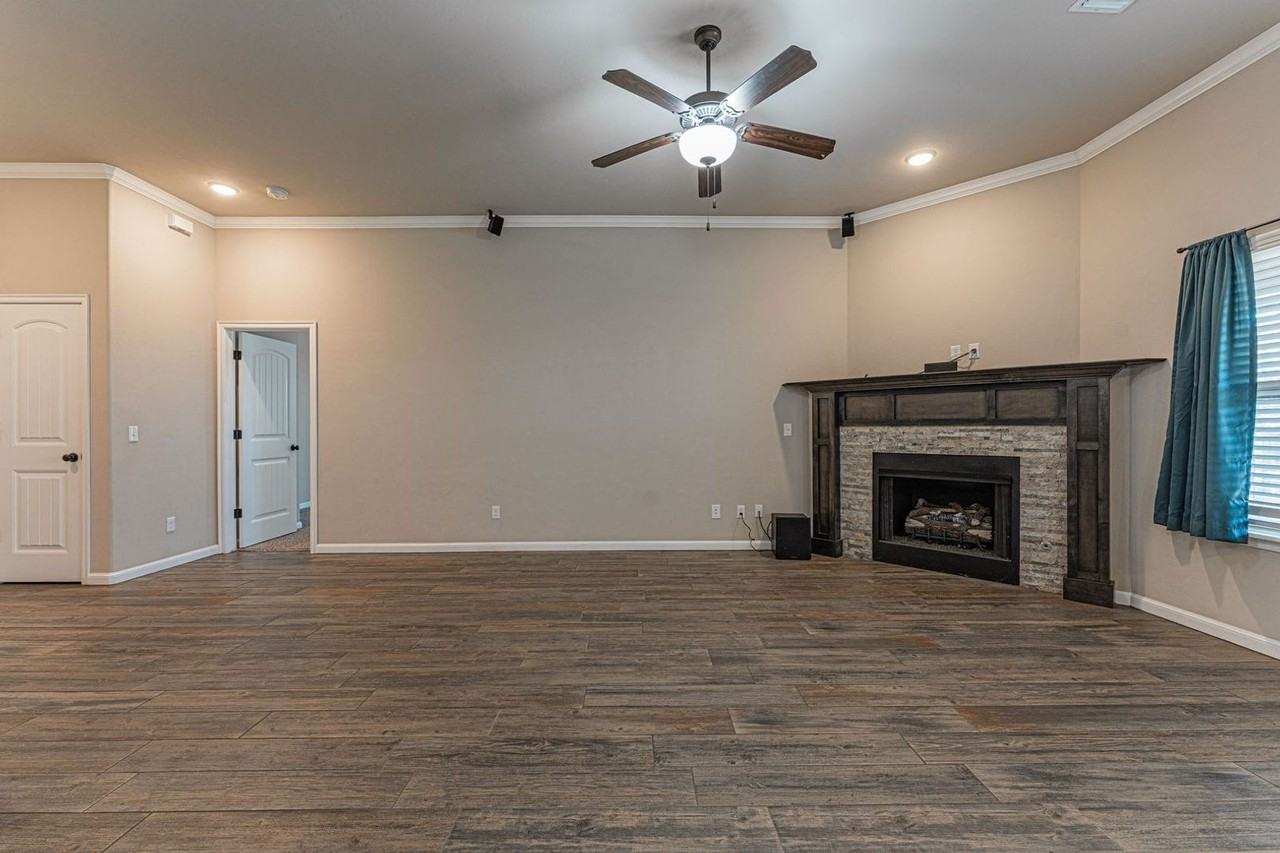 3911 Sledmere Ln - Photo 6 of 24