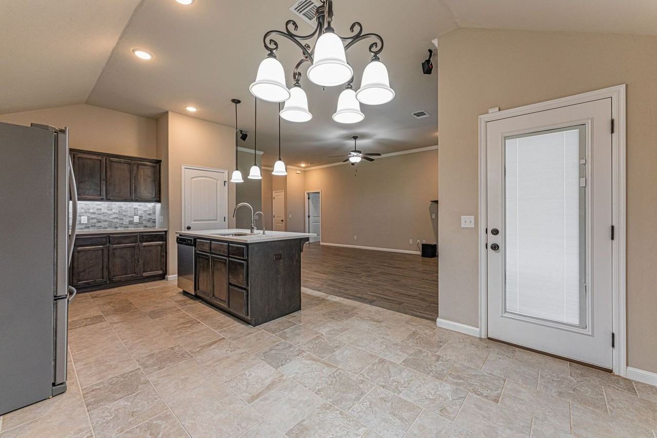 3911 Sledmere Ln - Photo 7 of 24