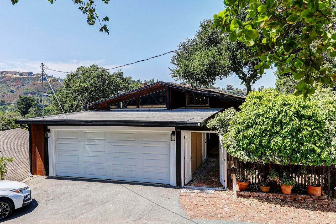 231 Winding Way - Photo 2 of 41