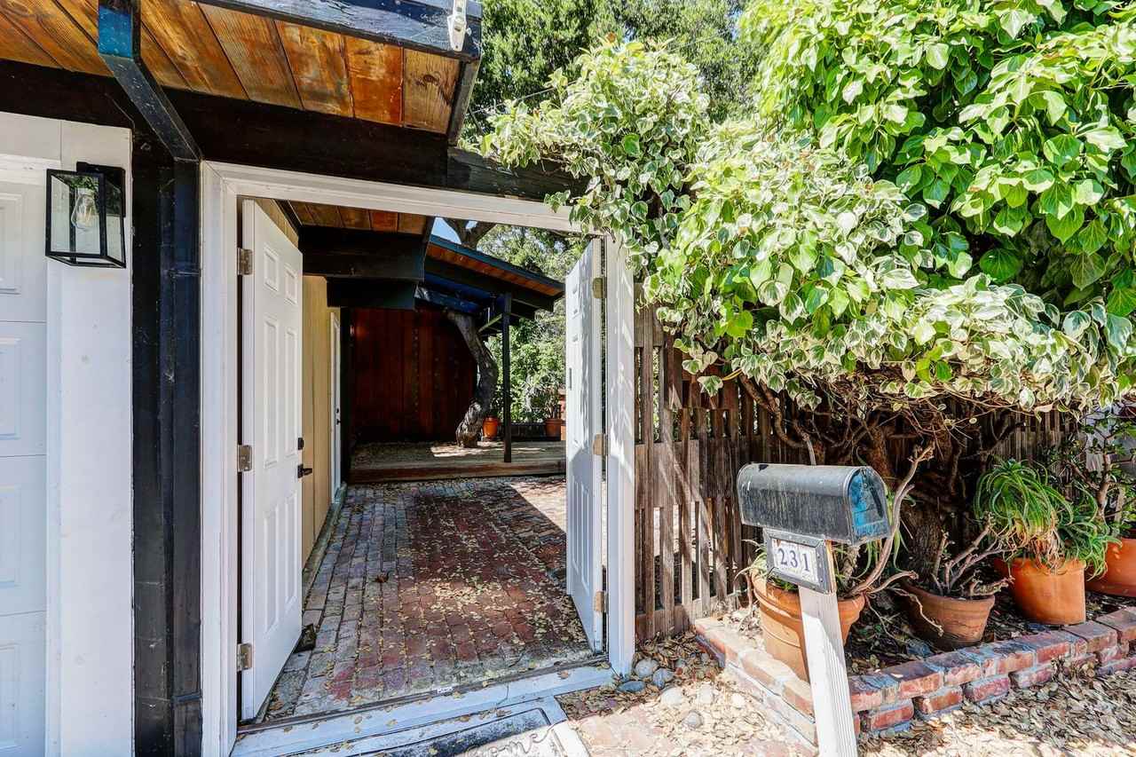 231 Winding Way - Photo 3 of 41