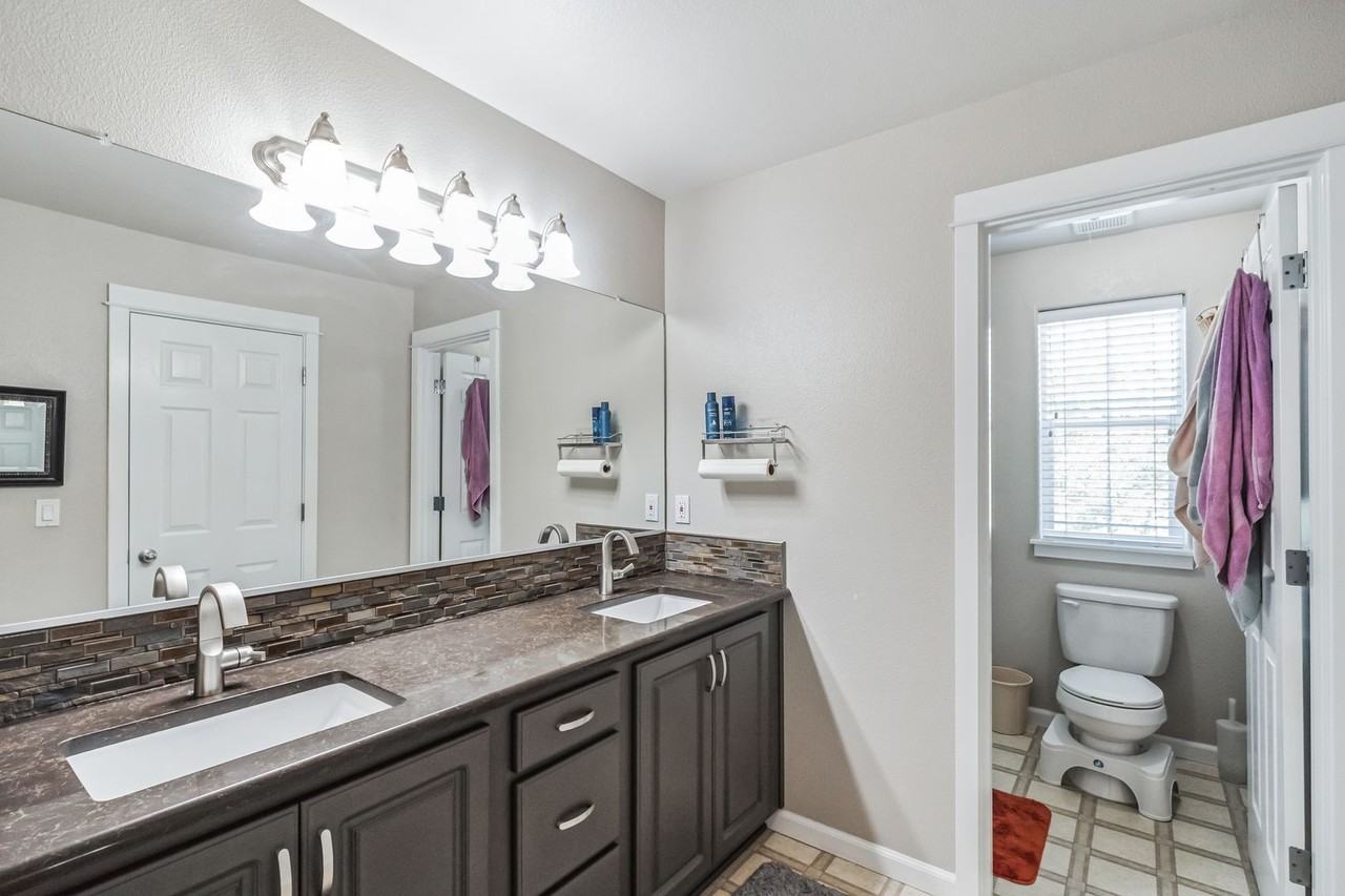 2146 Nw 2nd Ave - Photo 4 of 25