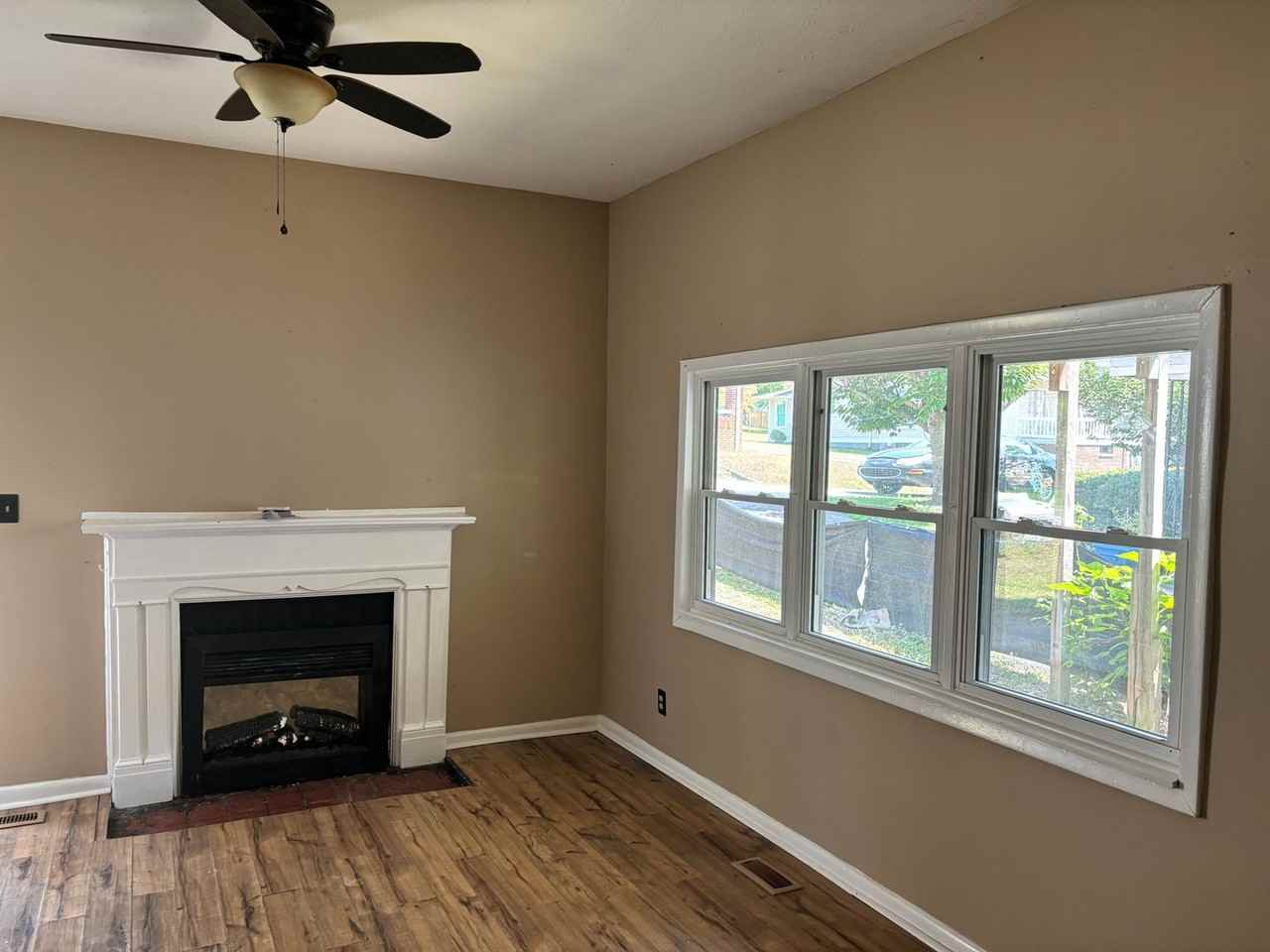 609 W 2nd St - Photo 2 of 15