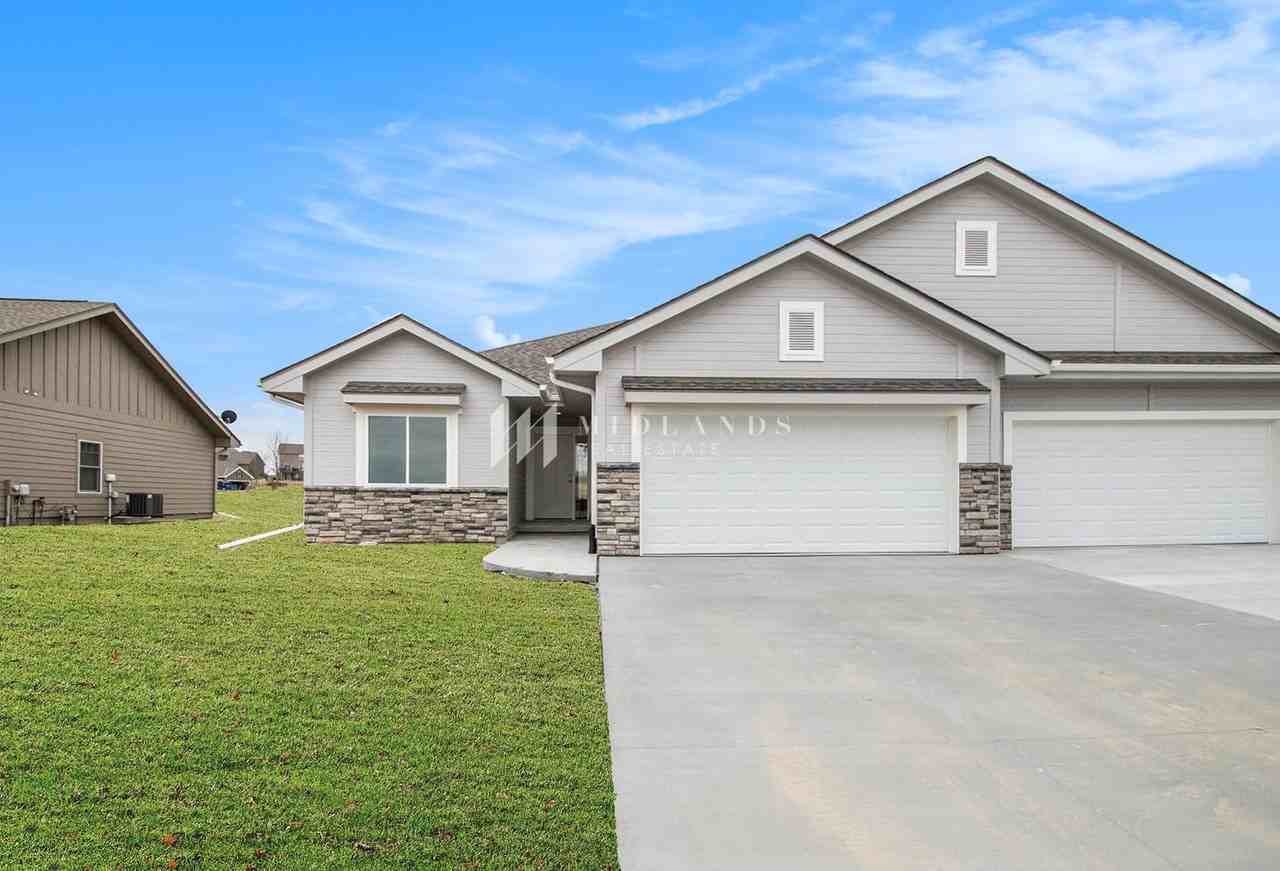 12316 N 149th Cir - Photo 2 of 16