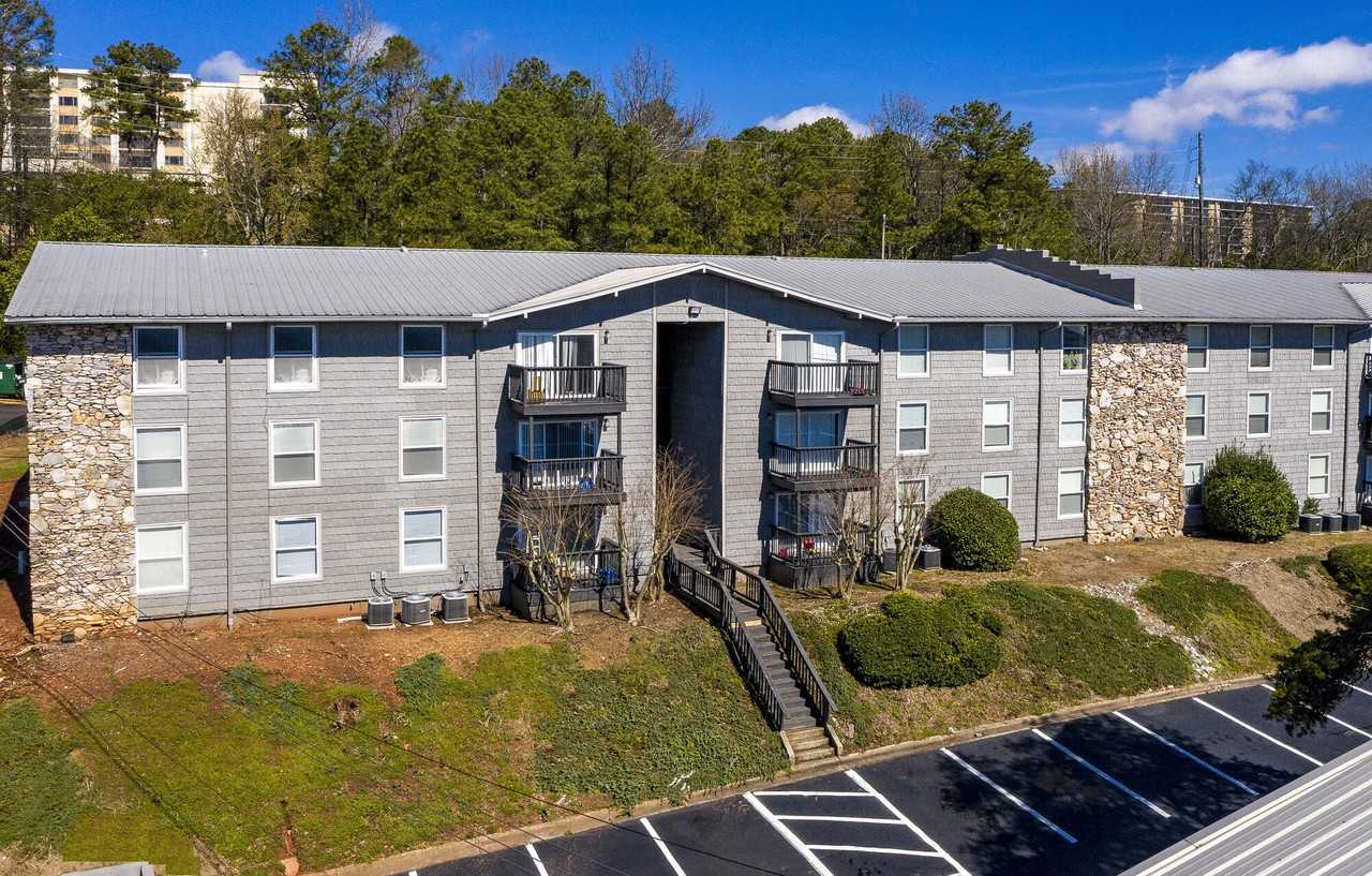 Highpointe Apartments - Photo 6 of 33