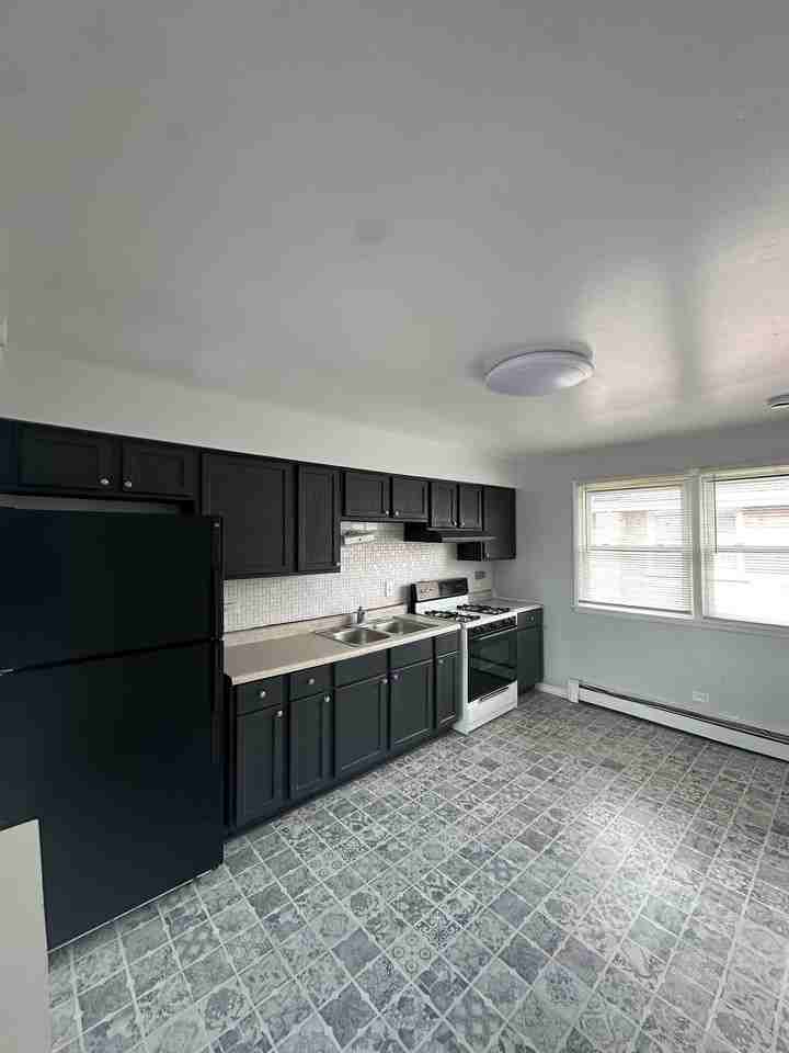 1685 Harbor Avenue - Photo 3 of 6