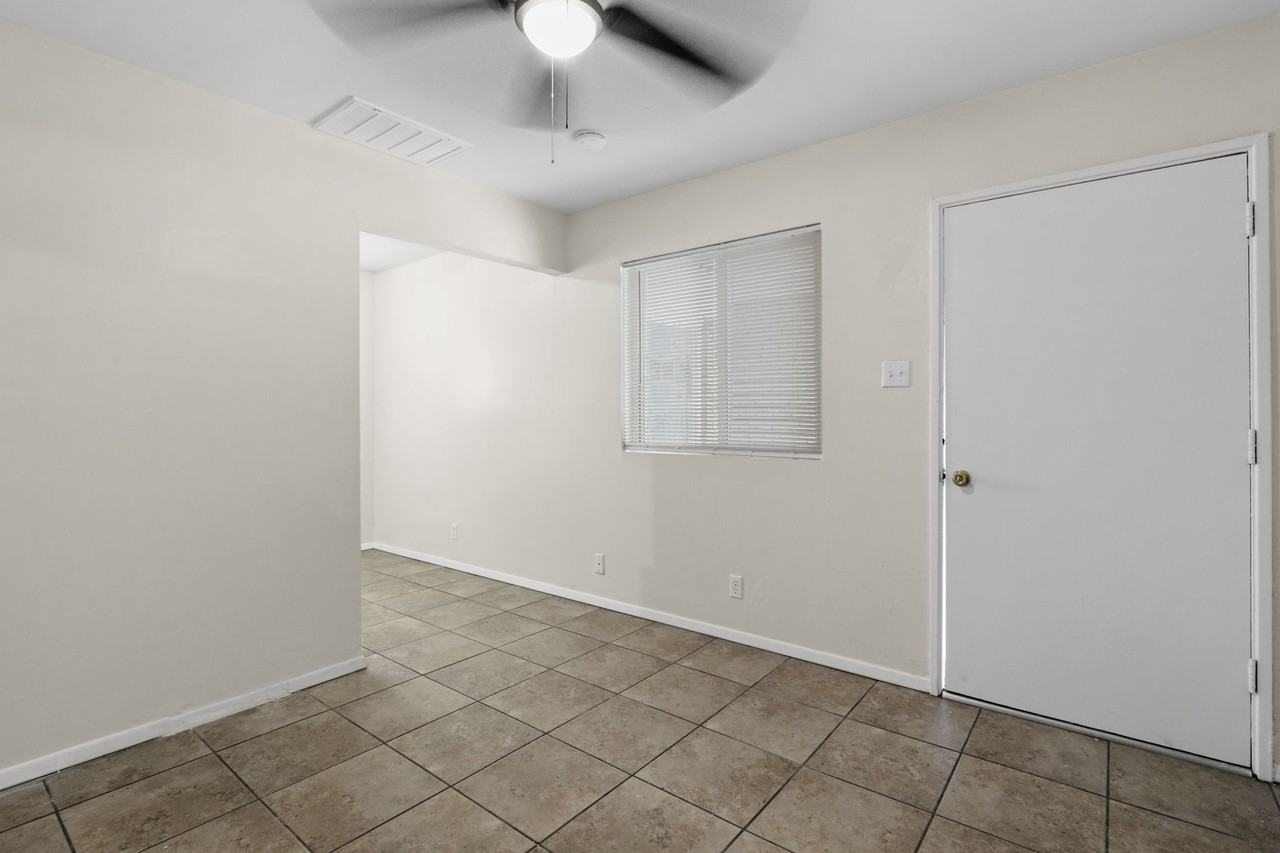 3901 Leavell Avenue - Photo 3 of 20