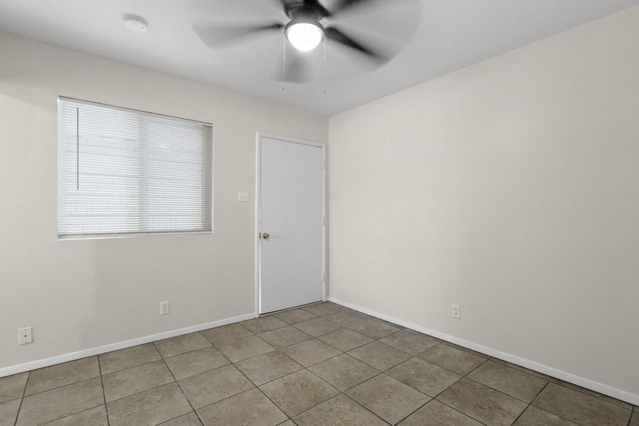 3901 Leavell Avenue - Photo 4 of 20