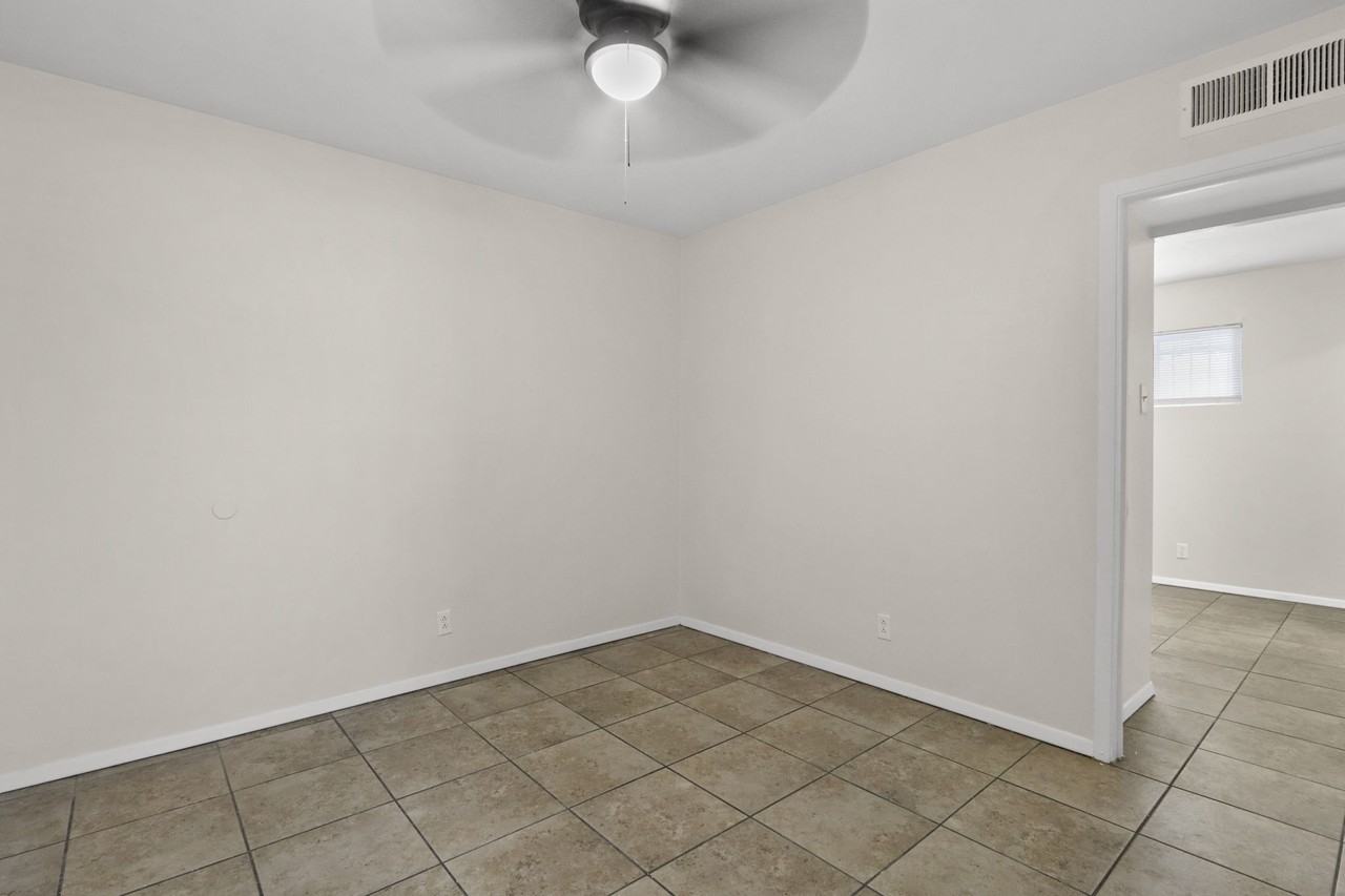 3901 Leavell Avenue - Photo 5 of 20