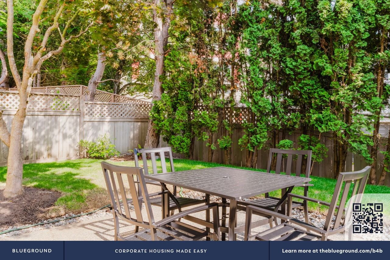 1525 Ne Iris St #759 - Photo 5 of 34