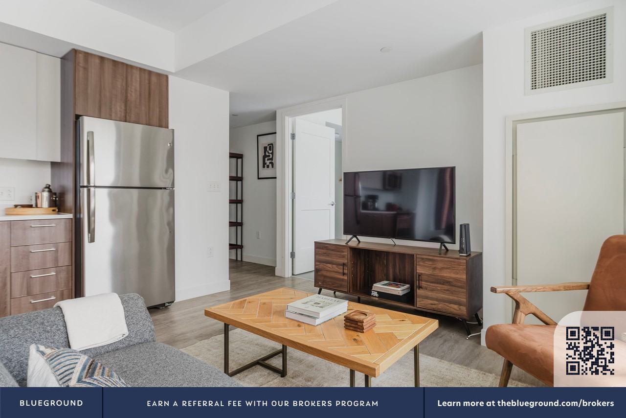 425 Massachusetts Avenue - Photo 5 of 33