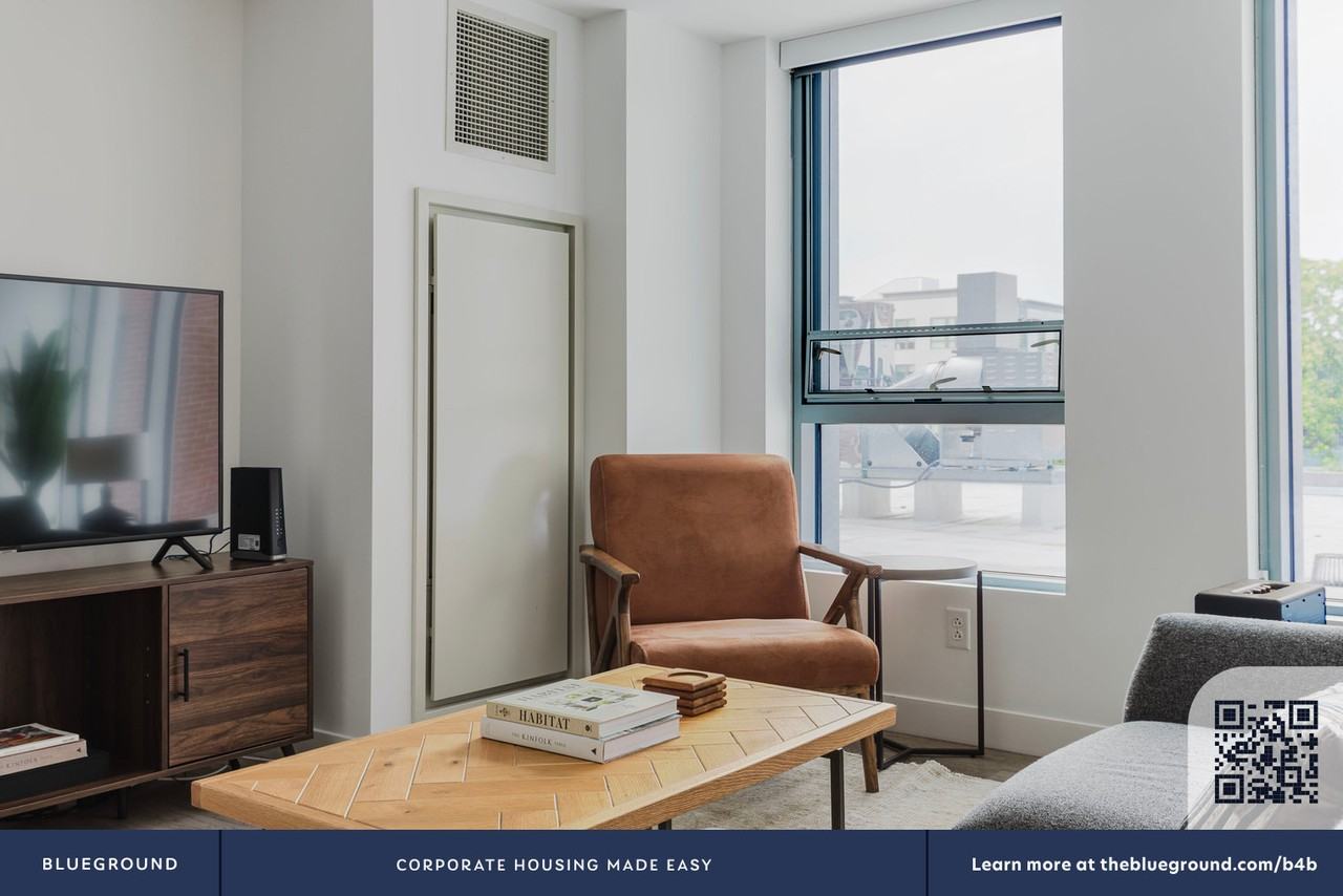 425 Massachusetts Avenue - Photo 6 of 33