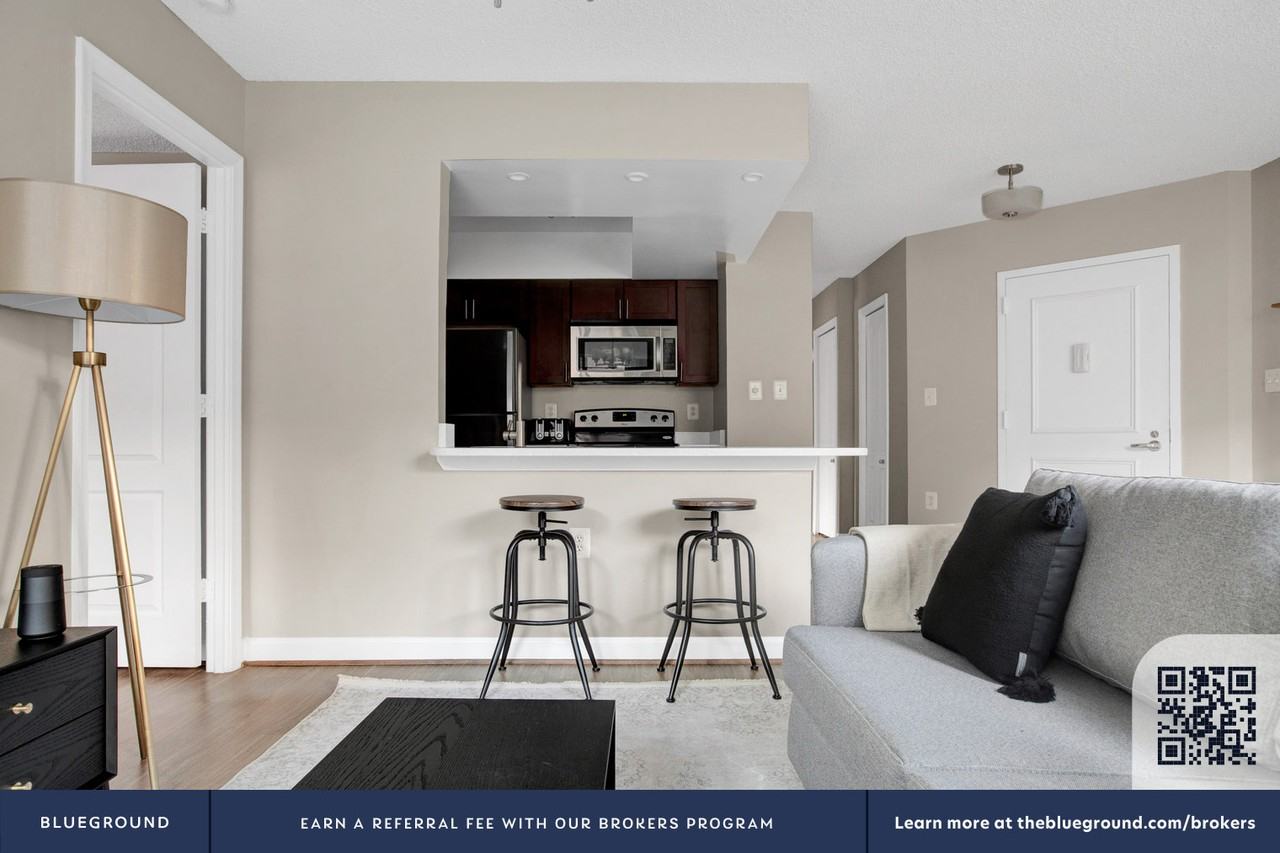 2140 L Street Northwest - Photo 4 of 35