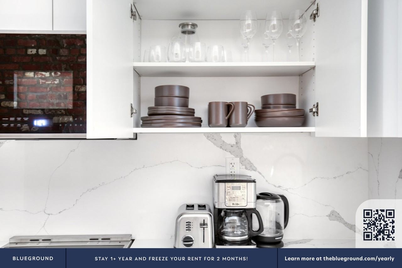 248 Elizabeth St #620 - Photo 7 of 20