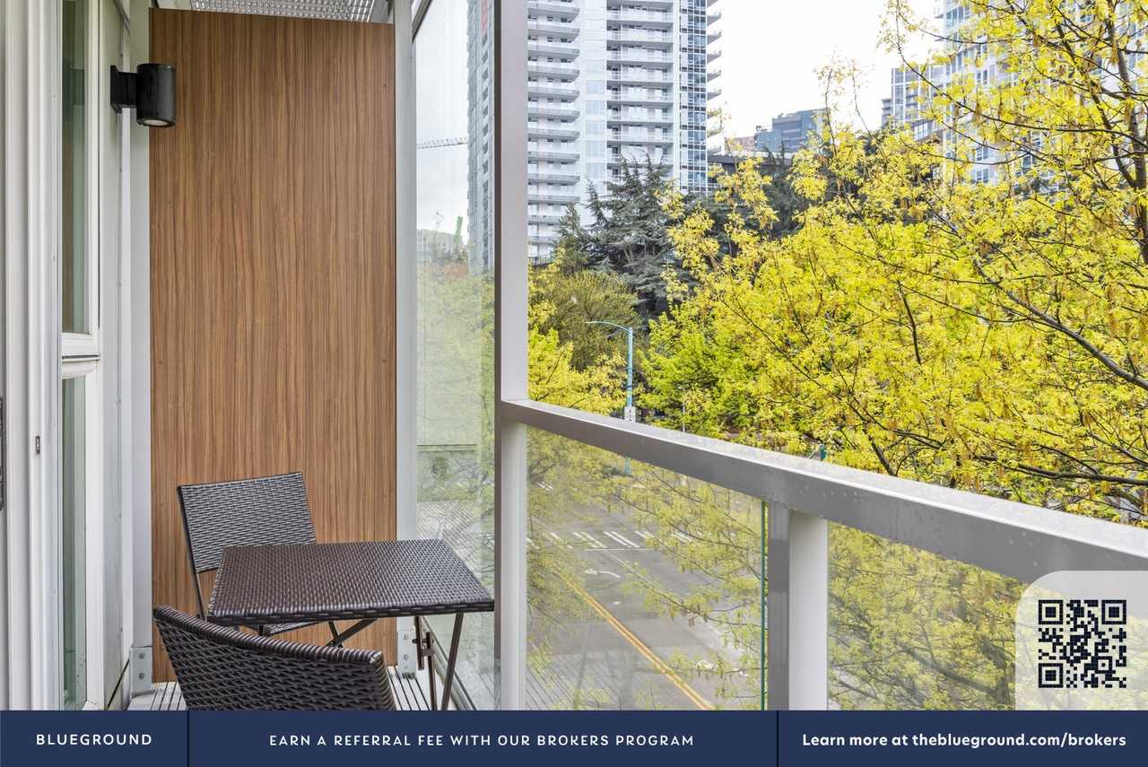 210 Fairview Ave N #378 - Photo 5 of 28