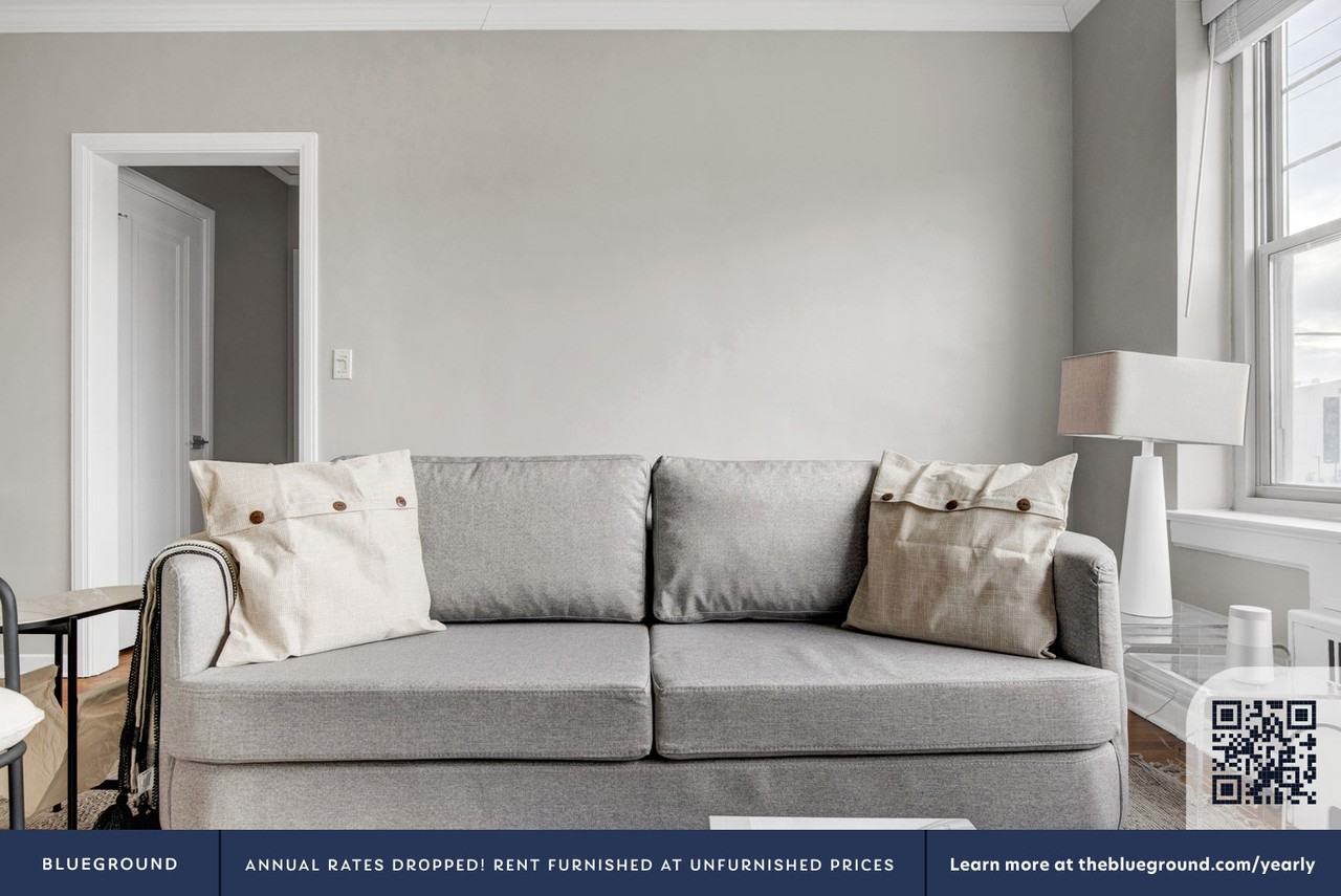 2762 Hampton Parkway - Photo 4 of 37