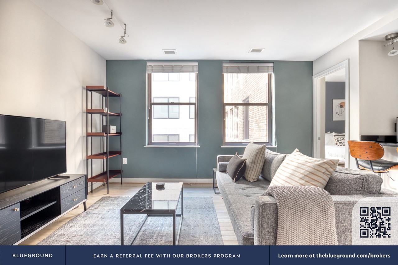 733 15th Street Northwest - Photo 4 of 24