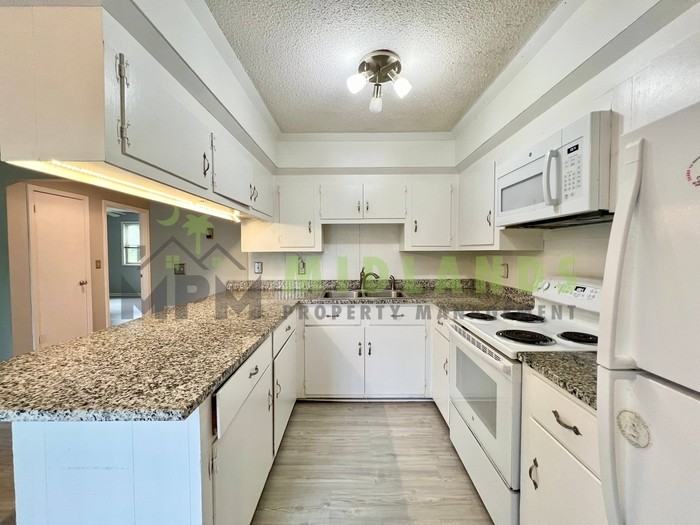 623 Henderson St - Photo 3 of 23