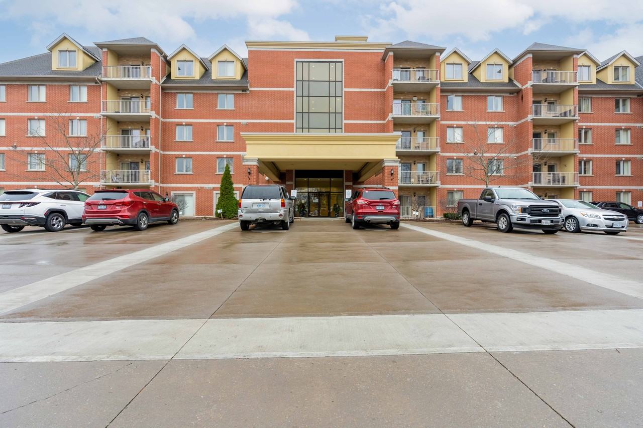 The Bellagio Apartments 6515 Mcleod Rd, Niagara Falls, ON L2G 3G3