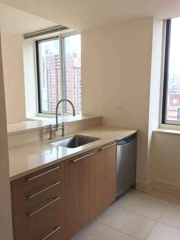 W 63rd St #1410 - Photo 7 of 12