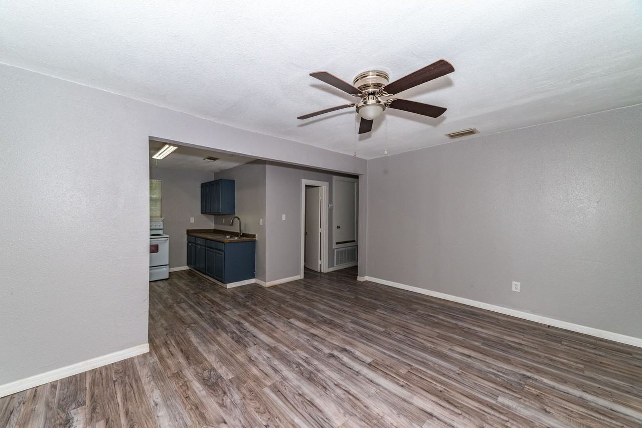 510 Bee St - Photo 5 of 22