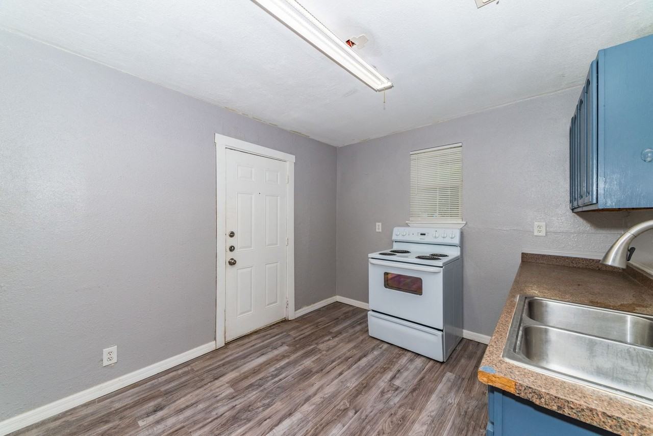 510 Bee St - Photo 6 of 22