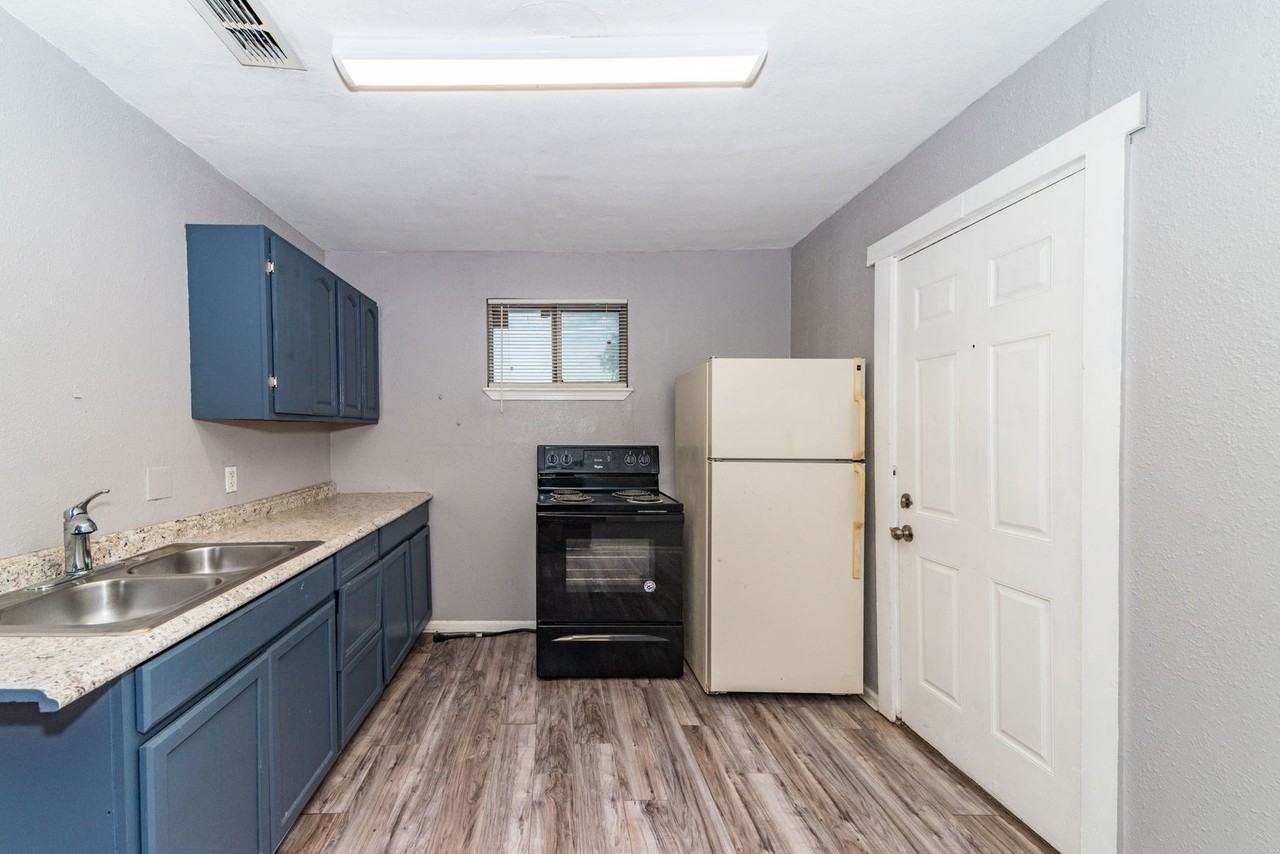 508 Bee St - Photo 7 of 26