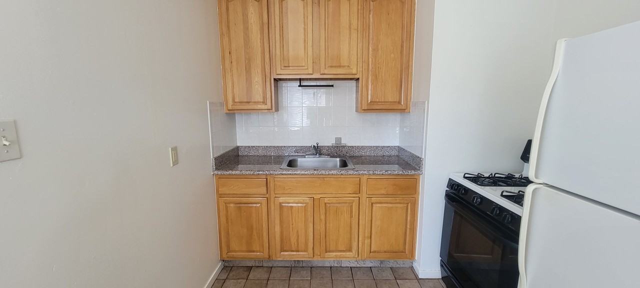 1640 Hearst Ave #D - Photo 4 of 15