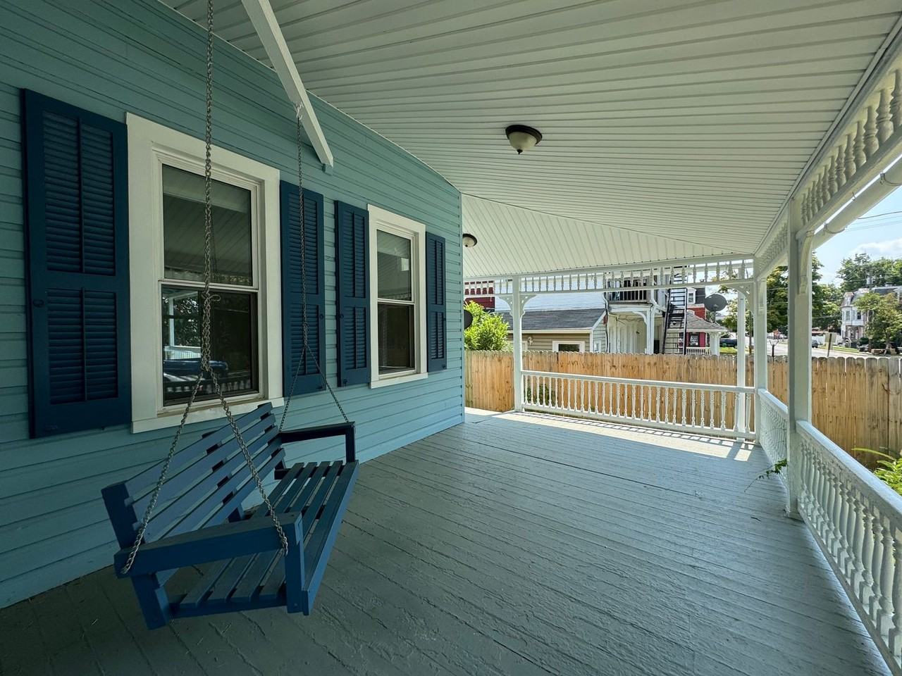 460 Park St - Photo 4 of 40