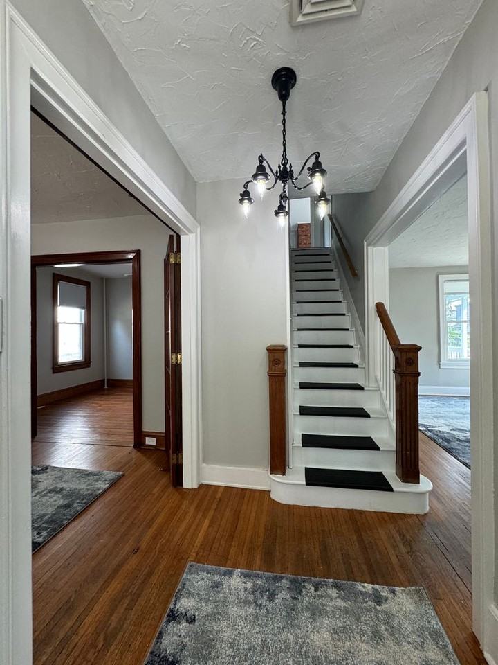 460 Park St - Photo 6 of 40