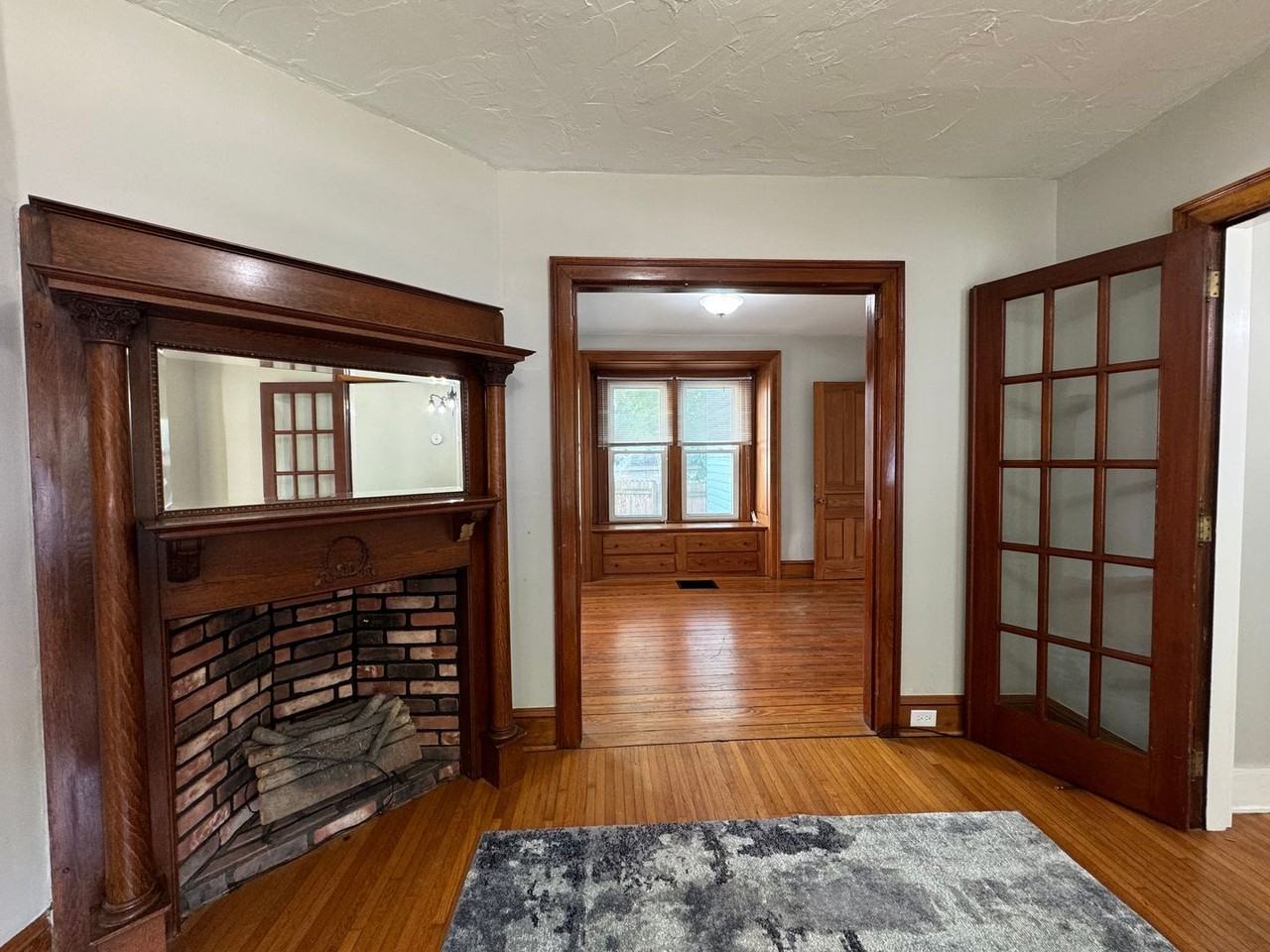 460 Park St - Photo 7 of 40