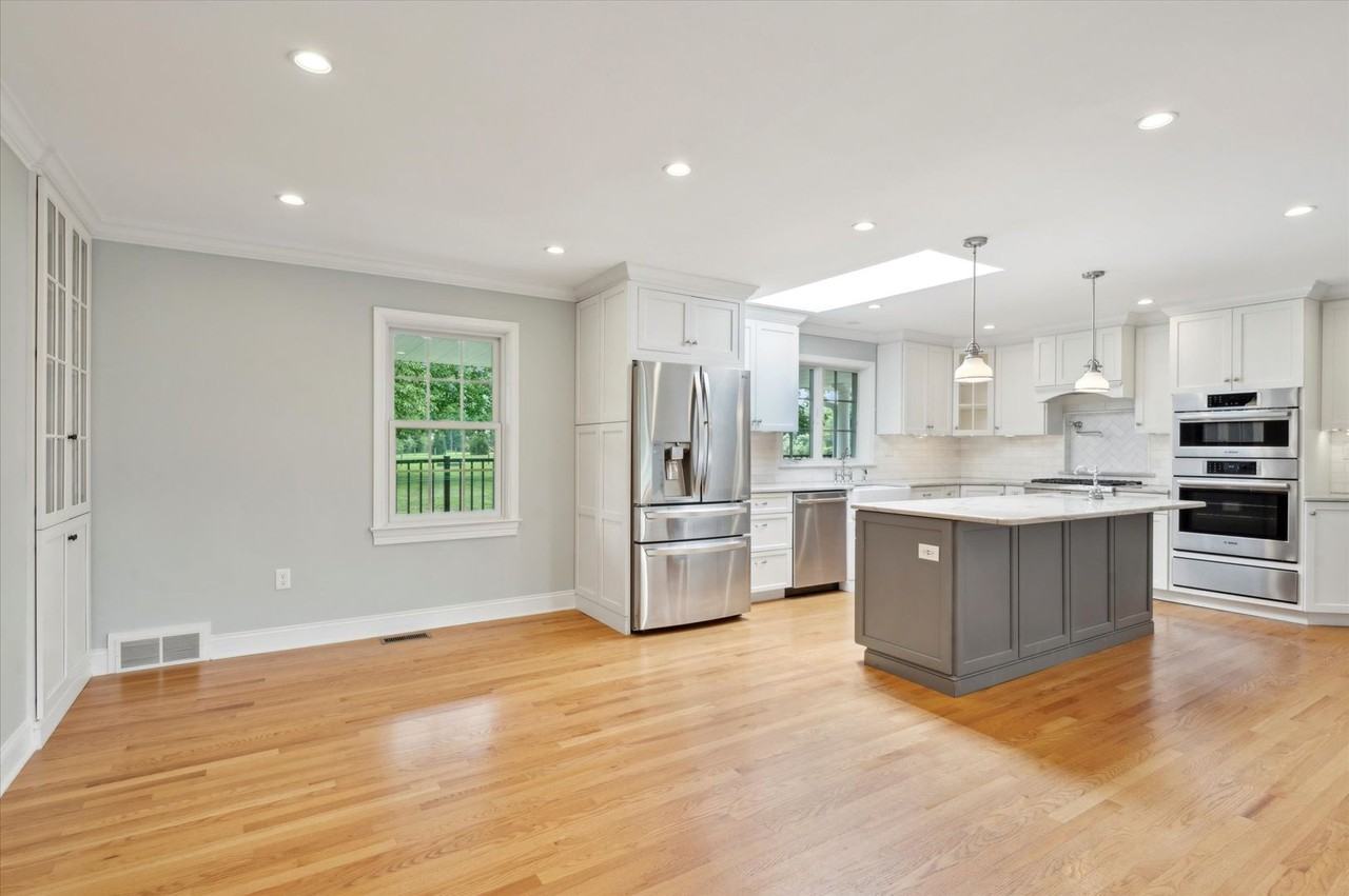 432 Webb Rd - Photo 7 of 33