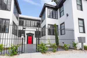 featured image of 2411 Habersham St