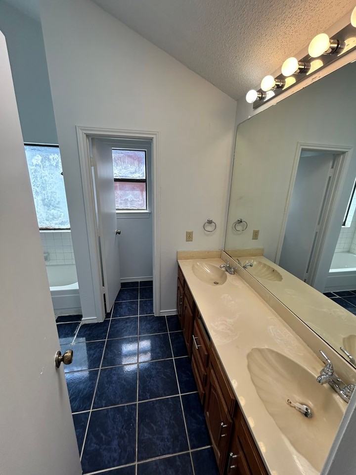 3712 Pulsar Dr - Photo 4 of 23